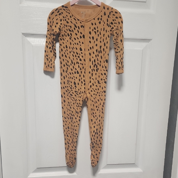 Kyte BABY Marigold Cheetah Bamboo Snap Footie 6-12 Months - Picture 1 of 5